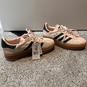 Women’s Adidas Gazelle *NEW*